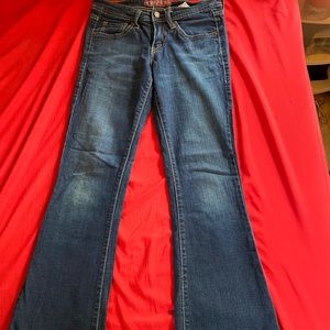 🔥LAST CHANCE 🔥Levi’s 518 Flare Jeans